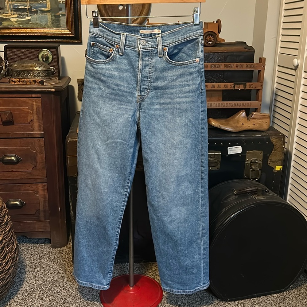 Levi’s Ribcage Straight Ankle Jeans